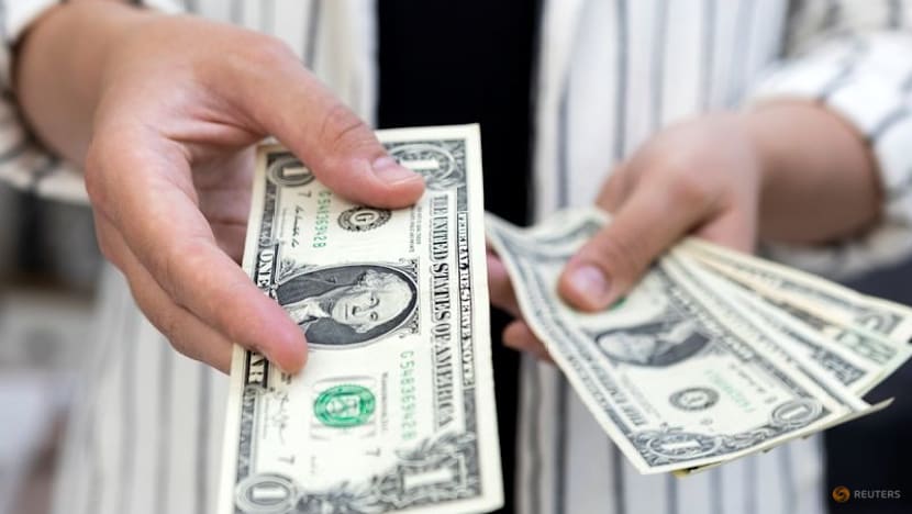 US dollar falters on rate outlook, yen retreats amid Japan uncertainty