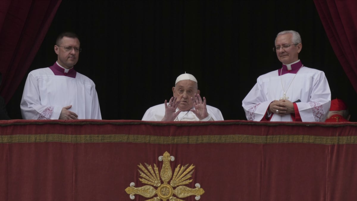 Pope Francis makes brief Easter appearance, calls for Gaza ceasefire Pope Francis makes brief Easter appearance, calls for Gaza ceasefire