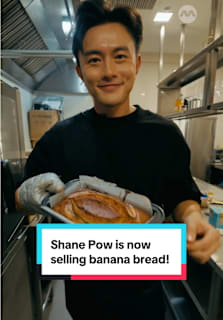 Shane Pow is now… a professional baker?! The actor has forayed into making banana bread, and went through six R&D recipes before he found the perfect one. He’s now selling his bakes at his 2-month Clarke Quay pop-up called Taiyo Camp Club, which also serves dine-in savoury fare like ramyeon and dumplings! #8dayseatwhat #shanepow #bananabread #celebs #tiktoksg
