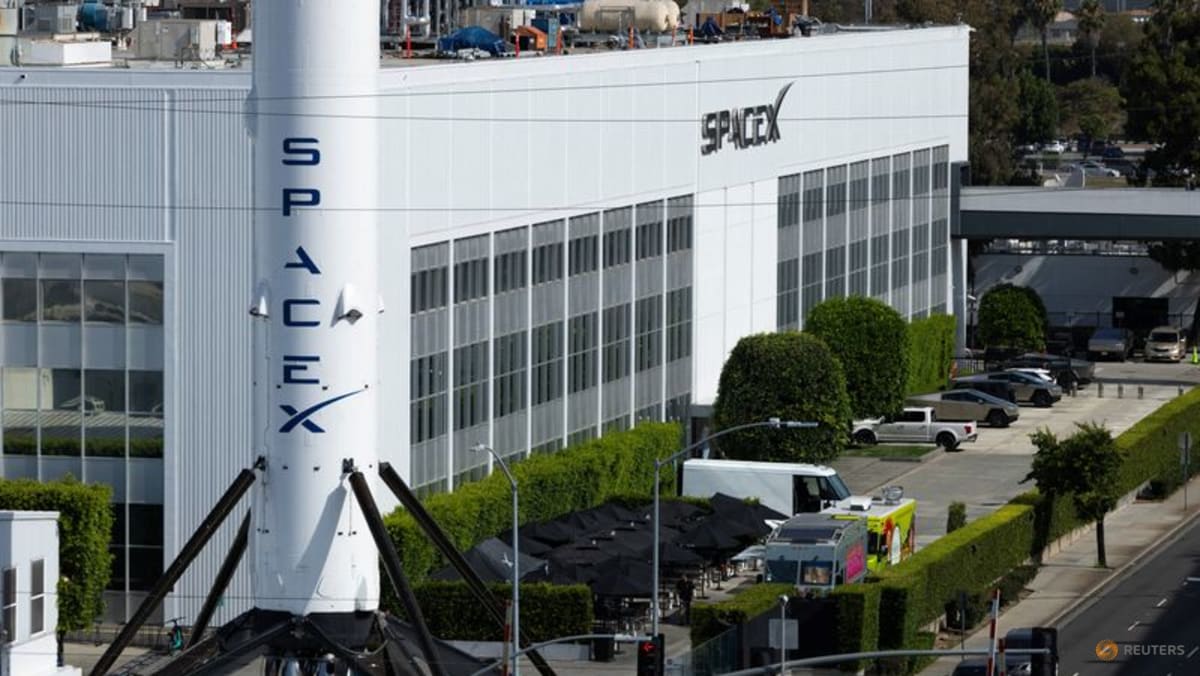 Exclusive-SpaceX refinanced debt with stopgap $20 billion loan before IPO filing