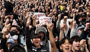 Samsung's South Korean union sticks to strike plan after talks offer; shares slide