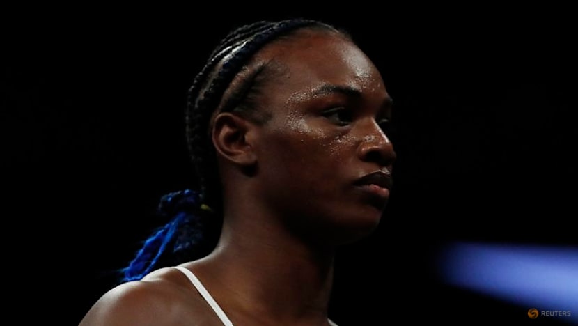 Shields dominates Crews-Dezurn to defend undisputed heavyweight crown