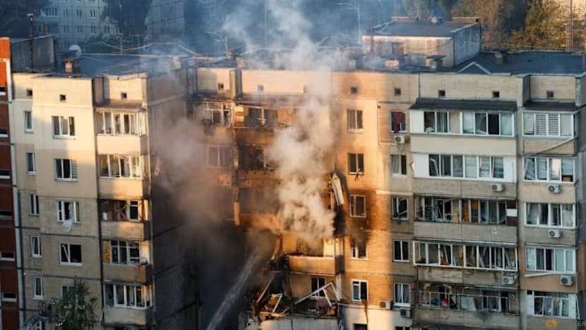 Rusia lancar serangan udara terbesar di Ukraine, bangunan utama pemerintah terbakar