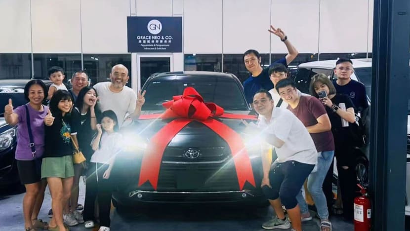 Pekerja beli kereta SUV Toyota untuk majikan sebagai tanda penghargaan Pekerja beli kereta SUV Toyota untuk majikan sebagai tanda penghargaan