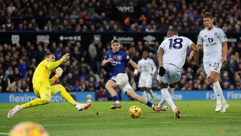 Leicester deny Ipswich first win with last-gasp Ayew equaliser Leicester deny Ipswich first win with last-gasp Ayew equaliser