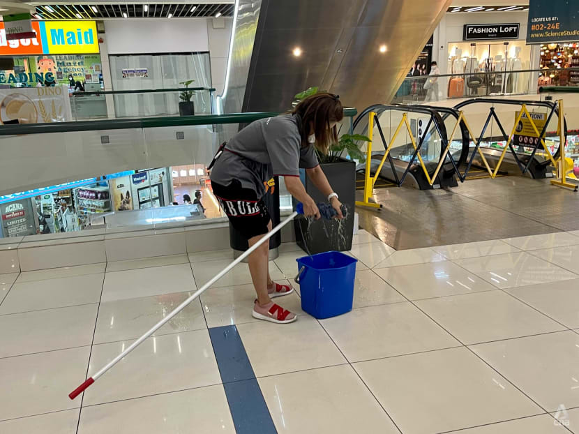 Heavy rain causes flooding at Bukit Timah Plaza
