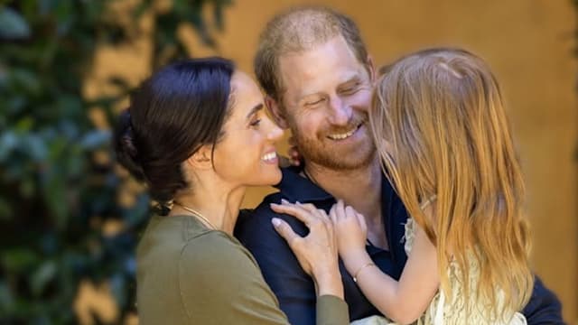 Prince Harry夫妇带儿女密会King Charles，Prince William全程零互动