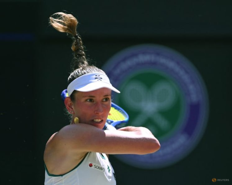 Noskova downs Mertens to reach first Grand Slam semi-final