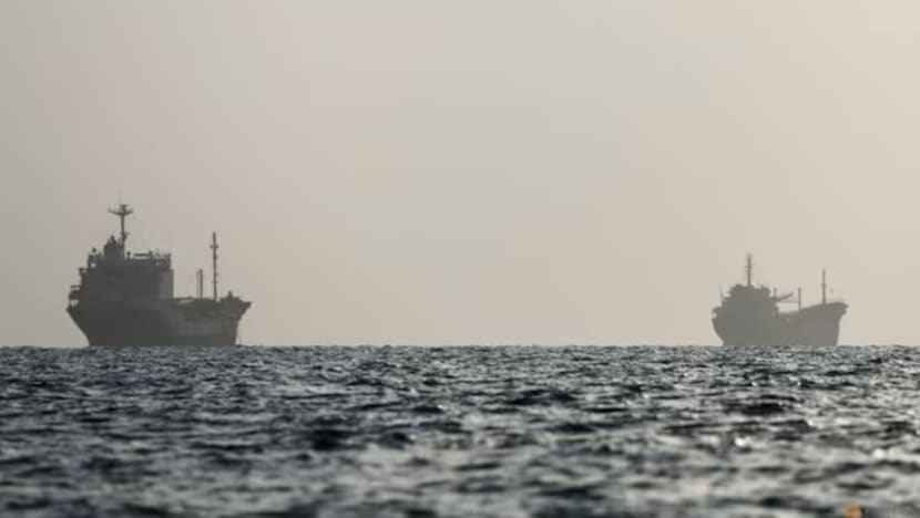 Perang Amerika, Israel dan Iran: Kapal tangki terkena periuk api di Selat Hormuz