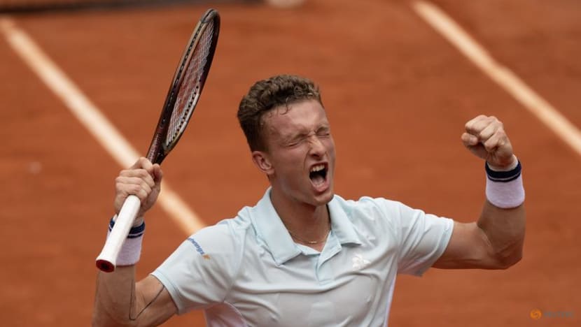 Czech Lehecka opens grass campaign with win in Stuttgart