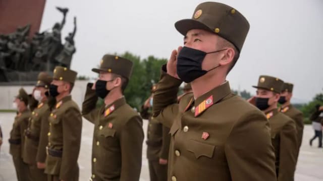  韩国情报机构：援俄朝军至少有100人阵亡