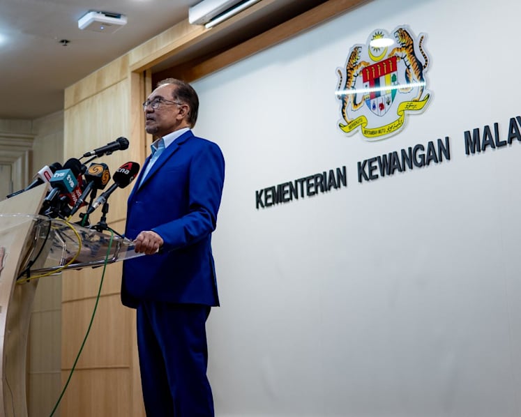 Don't challenge me: Malaysia PM Anwar tells Muhyiddin over alleged government contract breaches