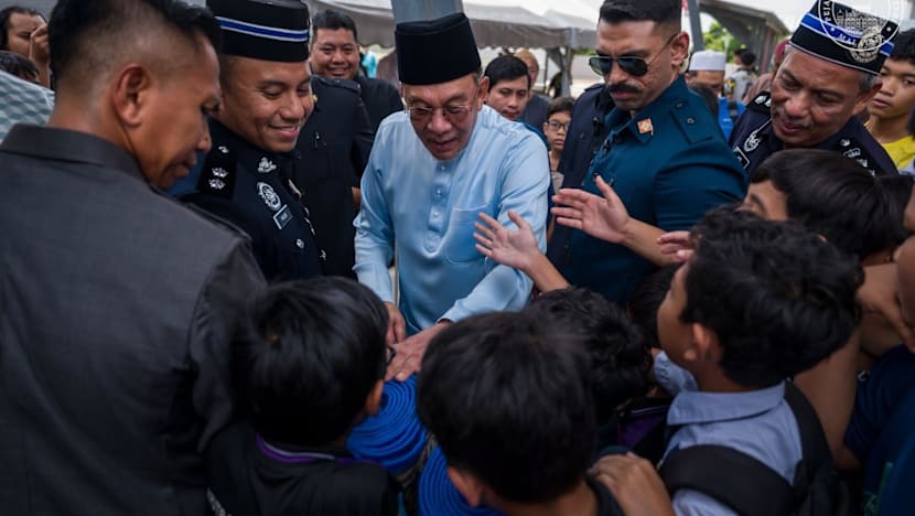 Malaysia mulls banning smartphones for under-16s to address school safety concerns Malaysia mulls banning smartphones for under-16s to address school safety concerns