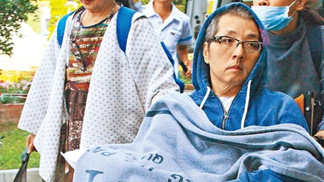 袁惟仁摔倒成植物人5年，57岁生日姐姐心疼喊话