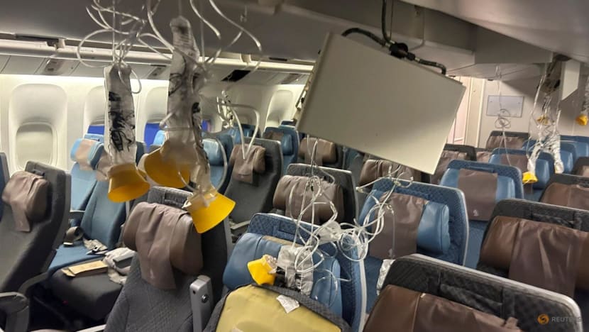 Elderly British man dies after severe turbulence hits Singapore Airlines flight Elderly British man dies after severe turbulence hits Singapore Airlines flight