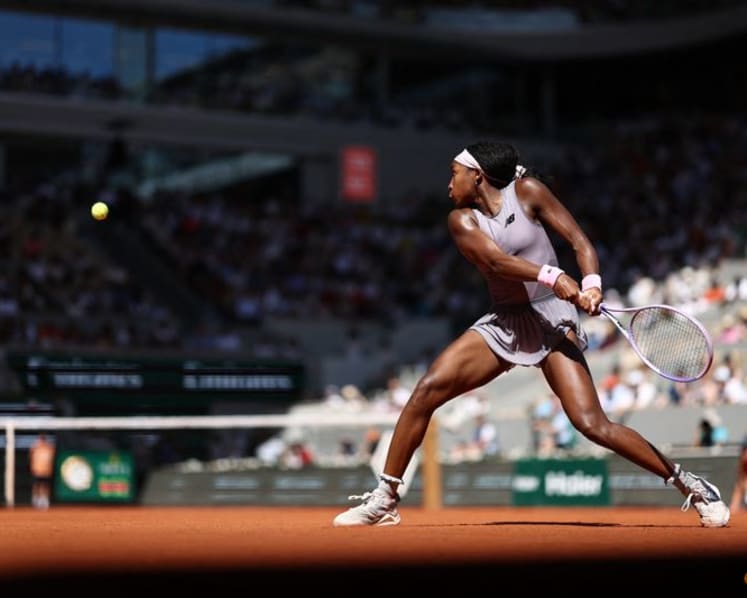 Gauff powers past Townsend to begin Paris title defence