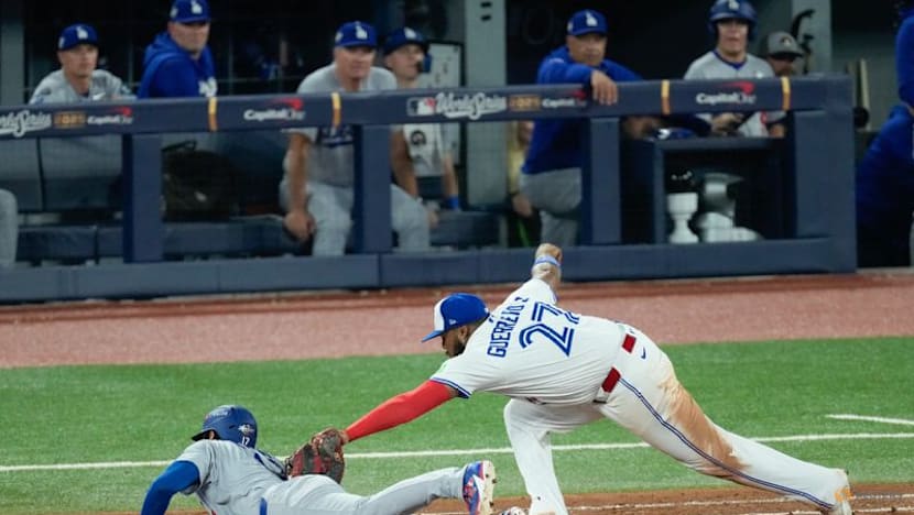 Baseball-Blue Jays stun Ohtani, Dodgers in World Series opener