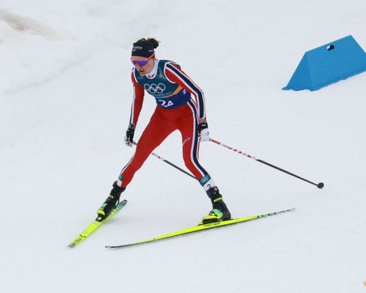 Crosscountry-Norway win women's relay, Sweden fight back to take silver