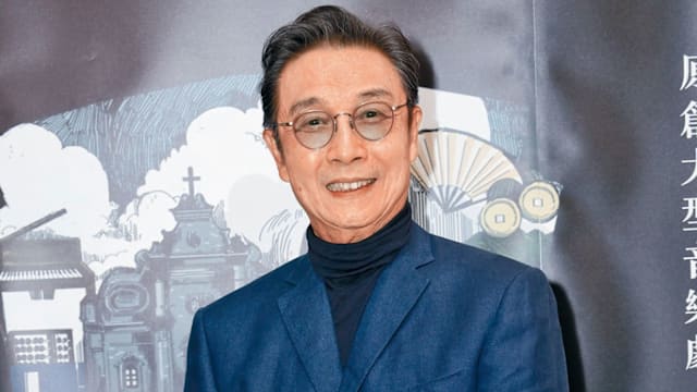 76岁刘松仁被目击拄拐杖、右手僵硬　深夜发文坦承面对疾病：我还能应付