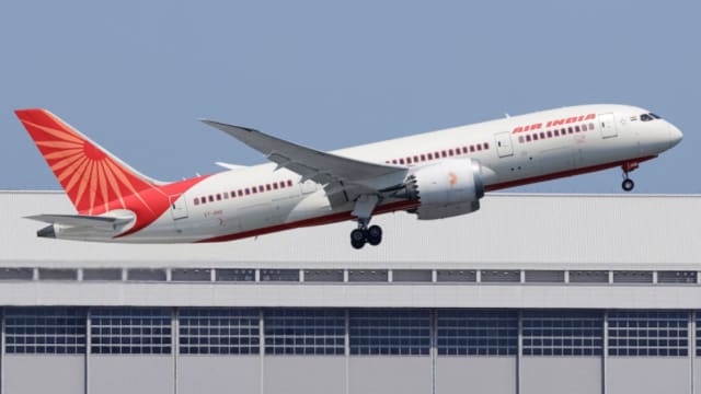 印度航空香港飞印度客机 疑因技术故障被迫折返