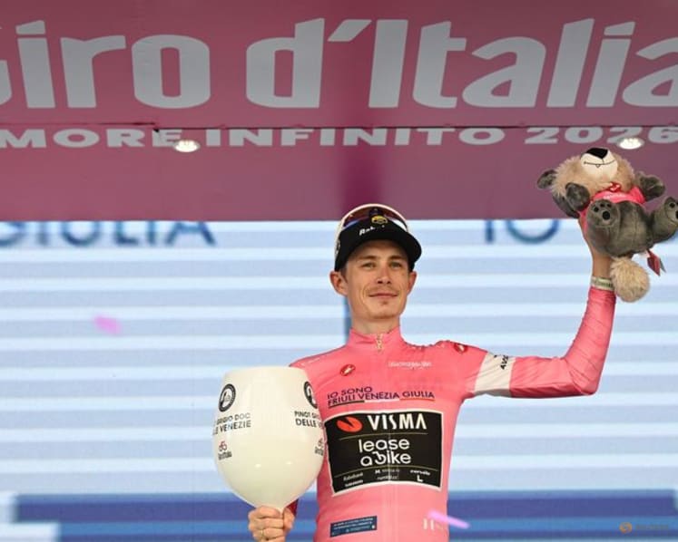 Vingegaard sitting pretty in pink but vying more Giro stage wins
