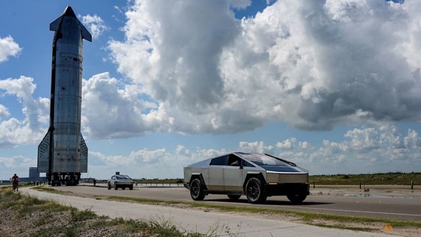 Elon Musk's SpaceX said to consider merger with Tesla, Bloomberg News reports