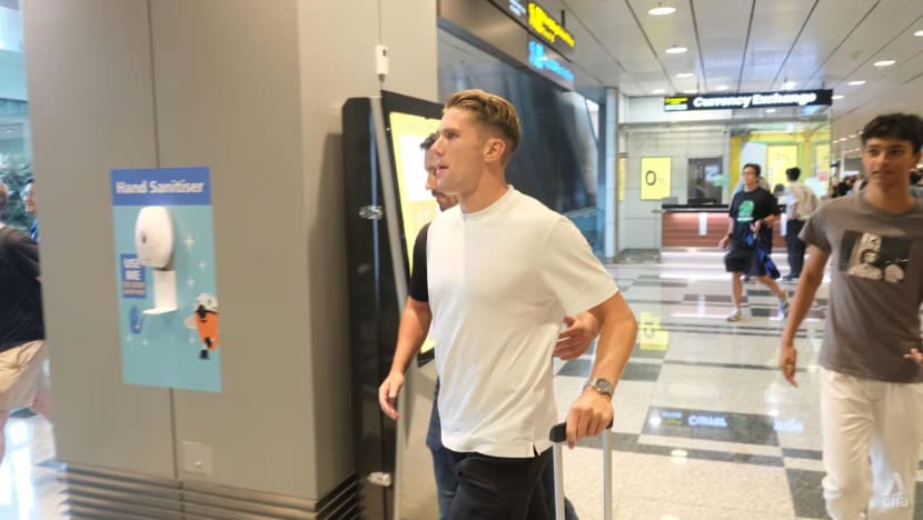 Pemain baharu Arsenal, Gyokeres tiba di SG bagi perlawanan pramusim