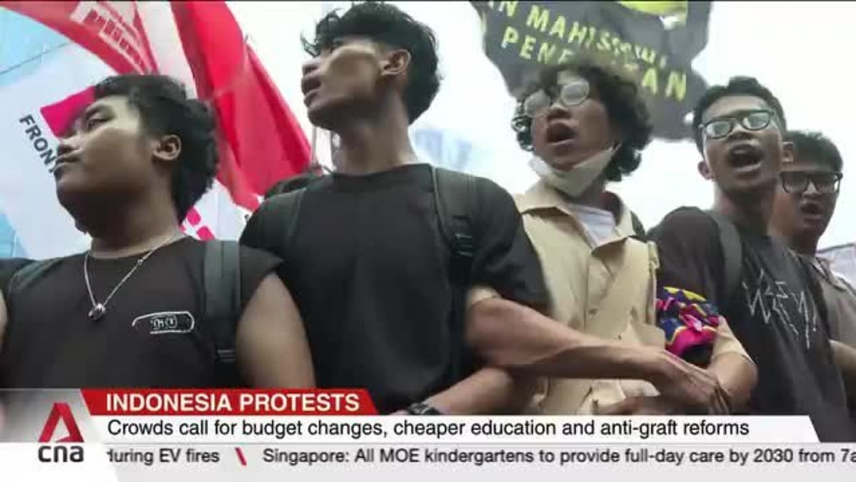 Indonesia protests: Hundreds rally in Jakarta demanding action on wildfires, graft and reforms - CNA