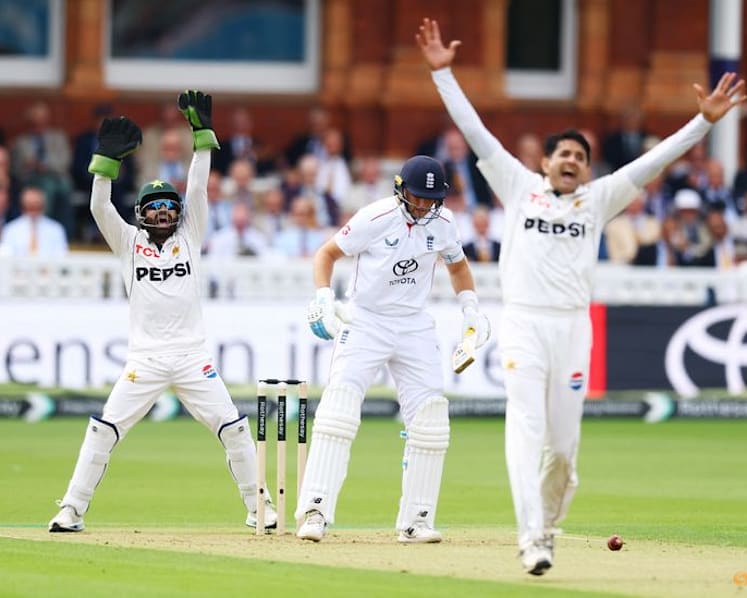 Abbas takes three wickets as Pakistan on top against England