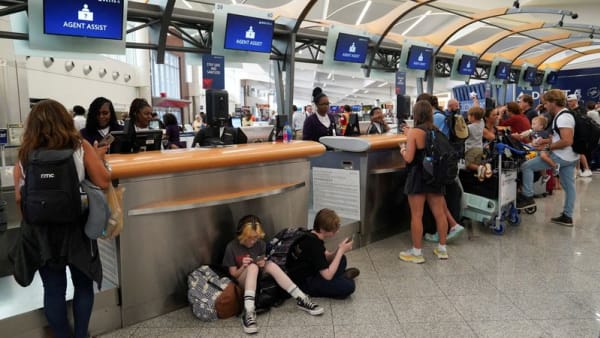 Delta can sue CrowdStrike over computer outage that caused 7,000 canceled flights - Channel News Asia (Picture 2)