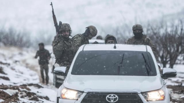 英国和法国联手空袭叙利亚 打击疑似伊斯兰国极端组织地下设施