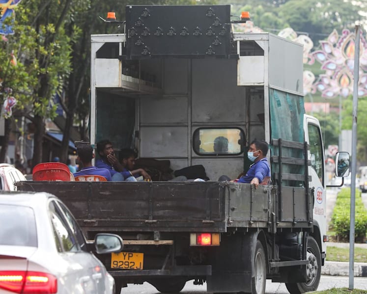 #trending: Netizens slam business groups’ reluctance to do more for safety of workers transported on back of lorries