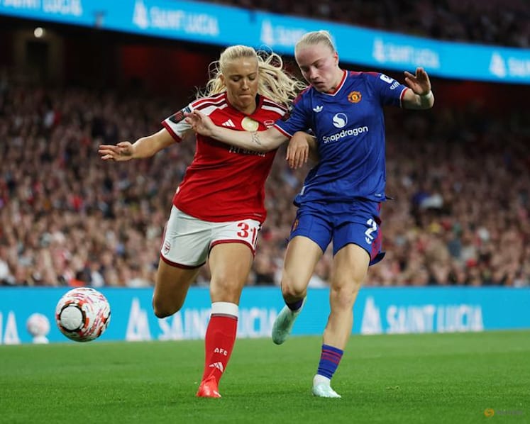 Holmberg's stoppage-time goal rescues Arsenal draw at Man United in WSL