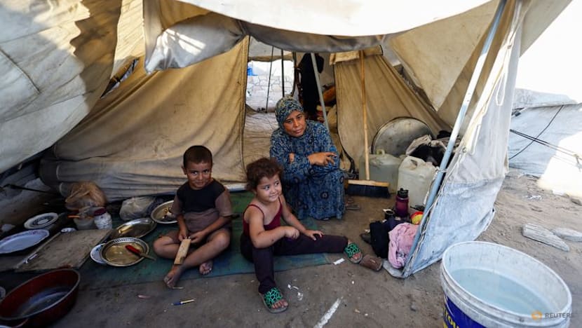 Israeli bombardment pushes more Palestinians out of homes in Gaza City