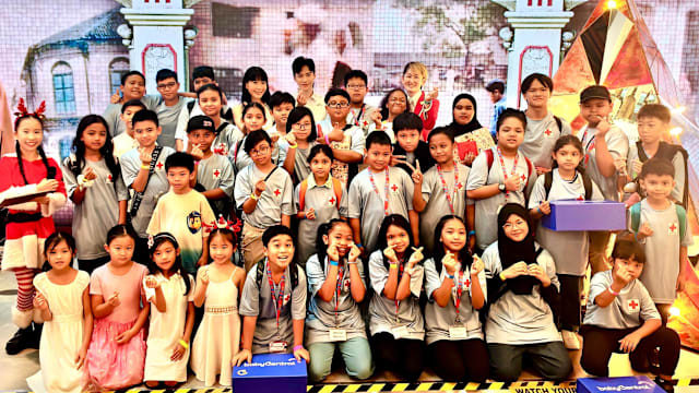 配合圣诞节到来 非营利组织举办圣诞树亮灯仪式