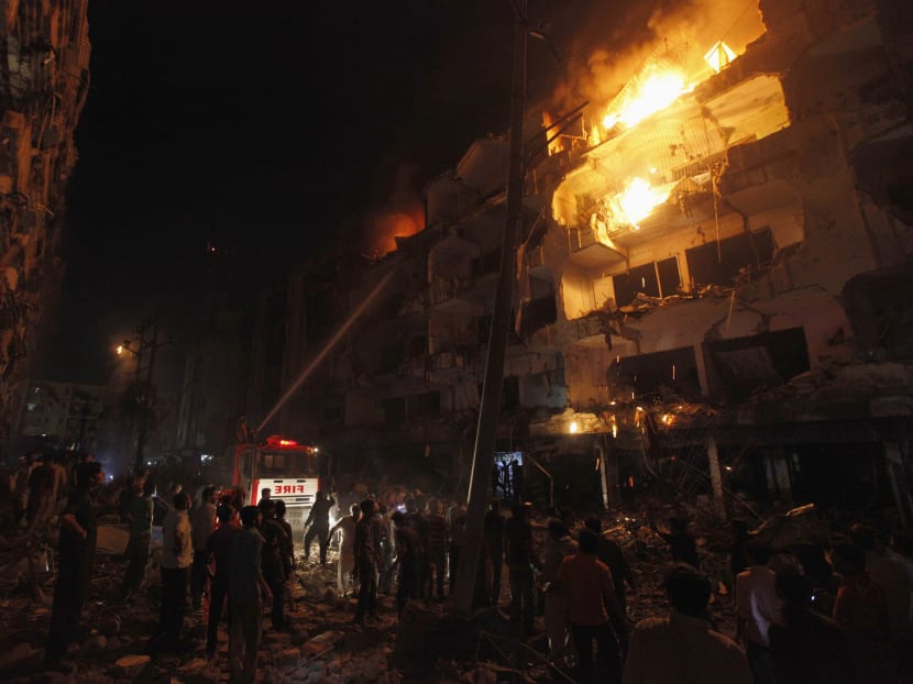 Gallery: Car bomb kills 37, wounds 141 in southern Pakistan