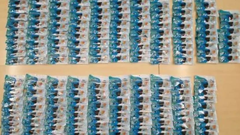Lelaki 32 tahun diberkas; 'sapu' lebih 200 pelitup dari mesin layan diri