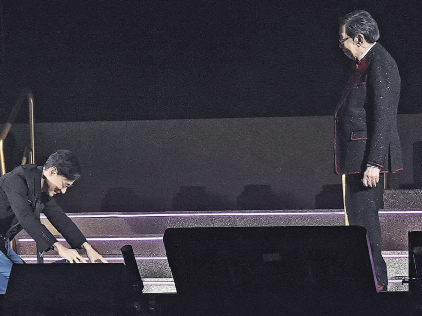 Jacky Cheung Kowtows To Godfather Wu Fung, 90, At The Latter's Concert
