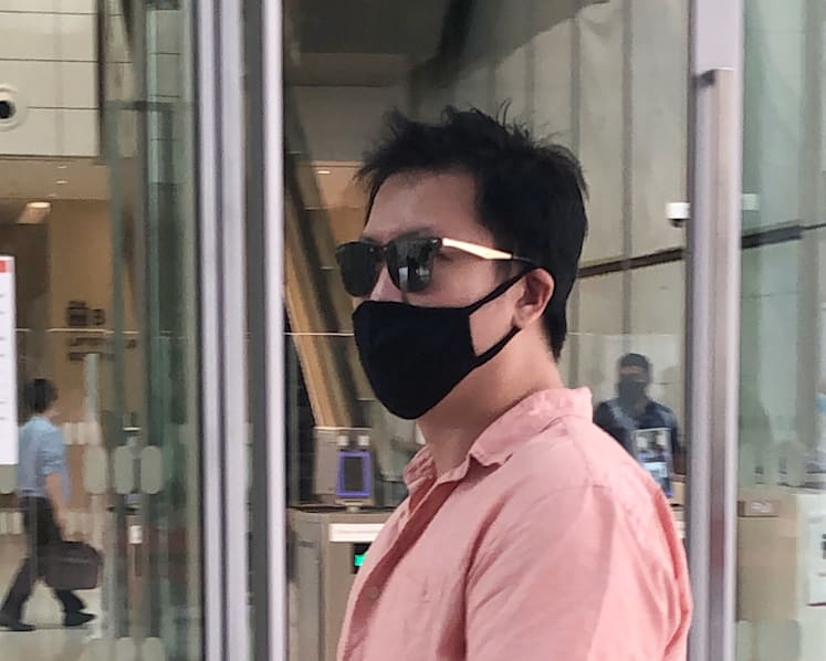 Chicken rice restaurant boss fined for hurling vulgarity at cop after drunken dispute with cabby