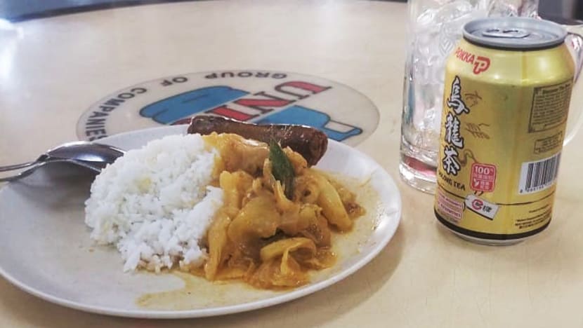 Man Complains Online That $1.90 Cai Png With Sardine & Curry Veg Is “So Expensive”