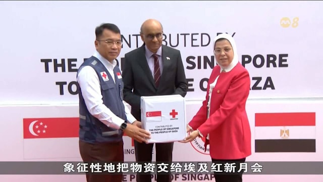 尚达曼见证新加坡红十字会移交物资与善款