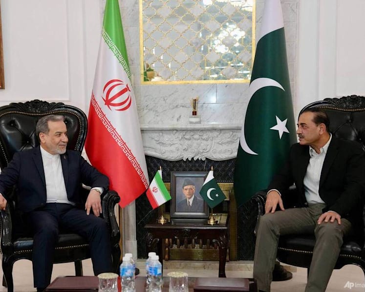 Trump says Iran can call if it wants to talk, as Iranian foreign minister heads to Russia