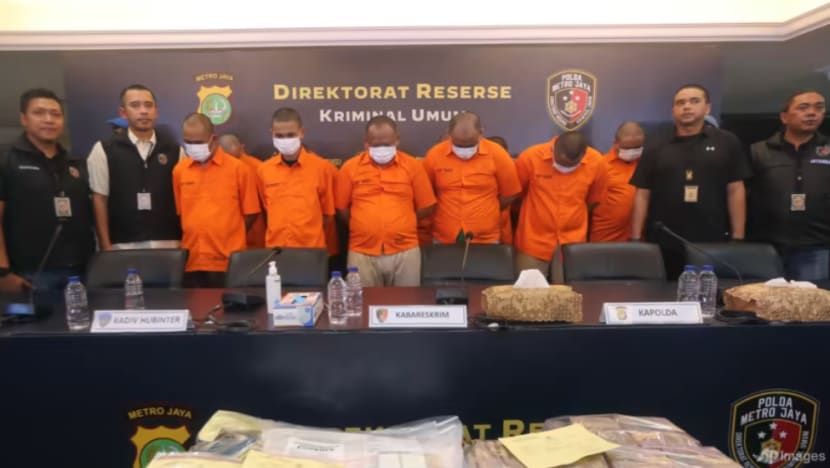 3 pegawai imigresen Bali diberkas terlibat sindiket pemerdagangan organ ke Kemboja 3 pegawai imigresen Bali diberkas terlibat sindiket pemerdagangan organ ke Kemboja