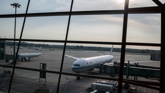 商务旅客和留学生 下周三起赴华无需重办签证