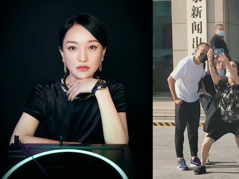 Zhou Xun Spotted Doing Sumo Squat While Taking Pic With Other Stars; Netizens Say She Should &ldquo;Act More Like A Celeb&rdquo;