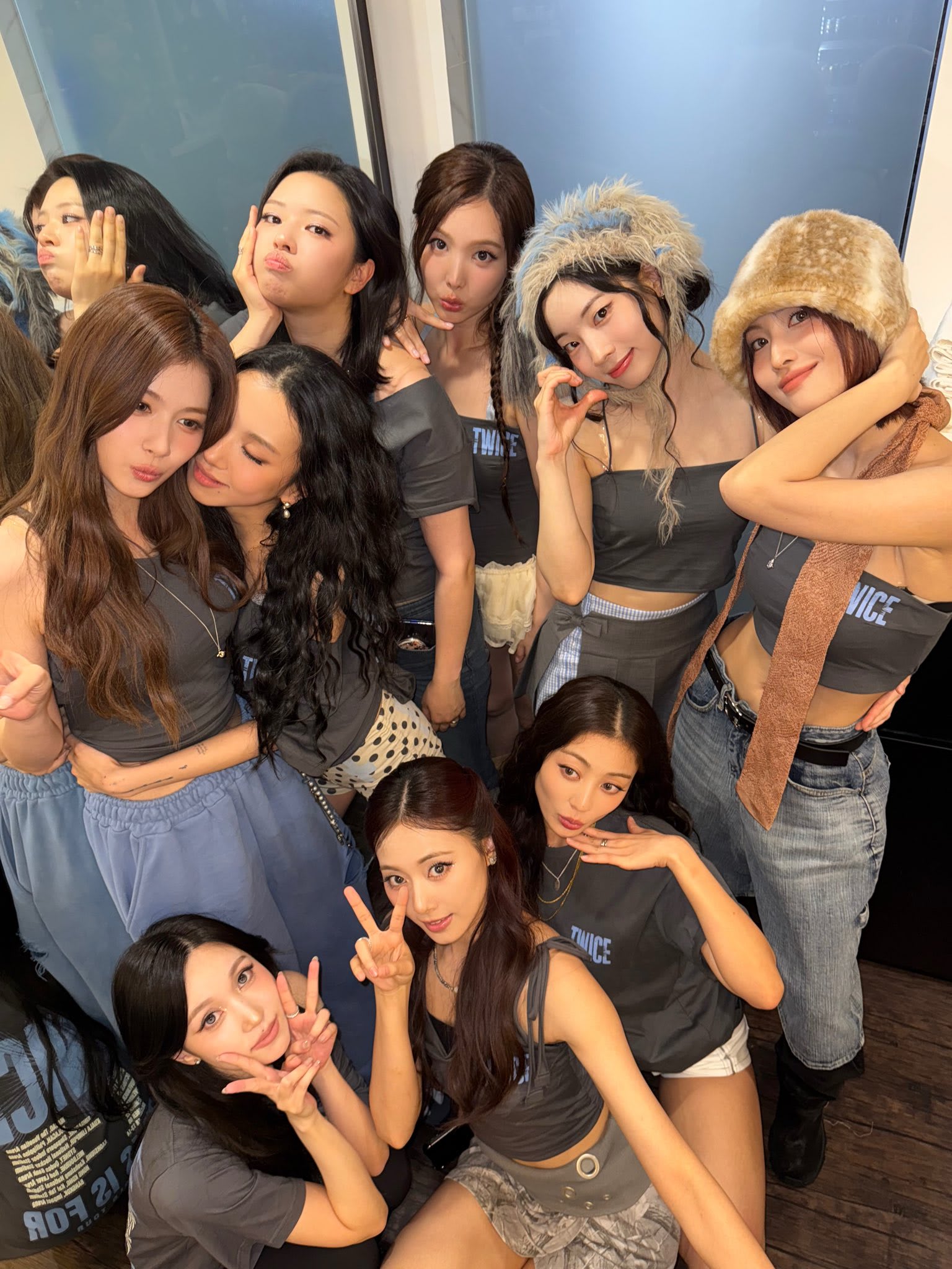 twice_group_photo_singapore.jpeg