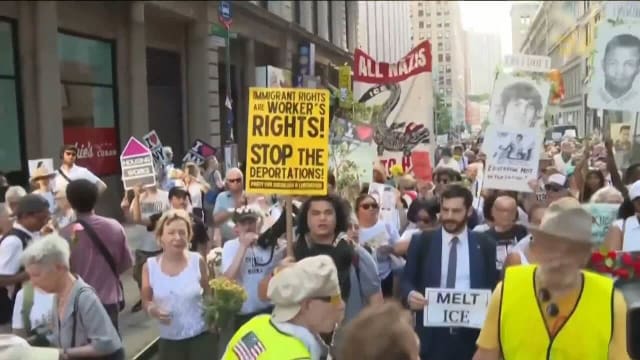 全美抗议特朗普大规模驱逐外来移民与社会福利削减政策 多城市爆发示威