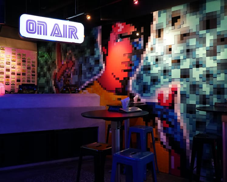 Retro club brings back the '80s with courtesy campaign