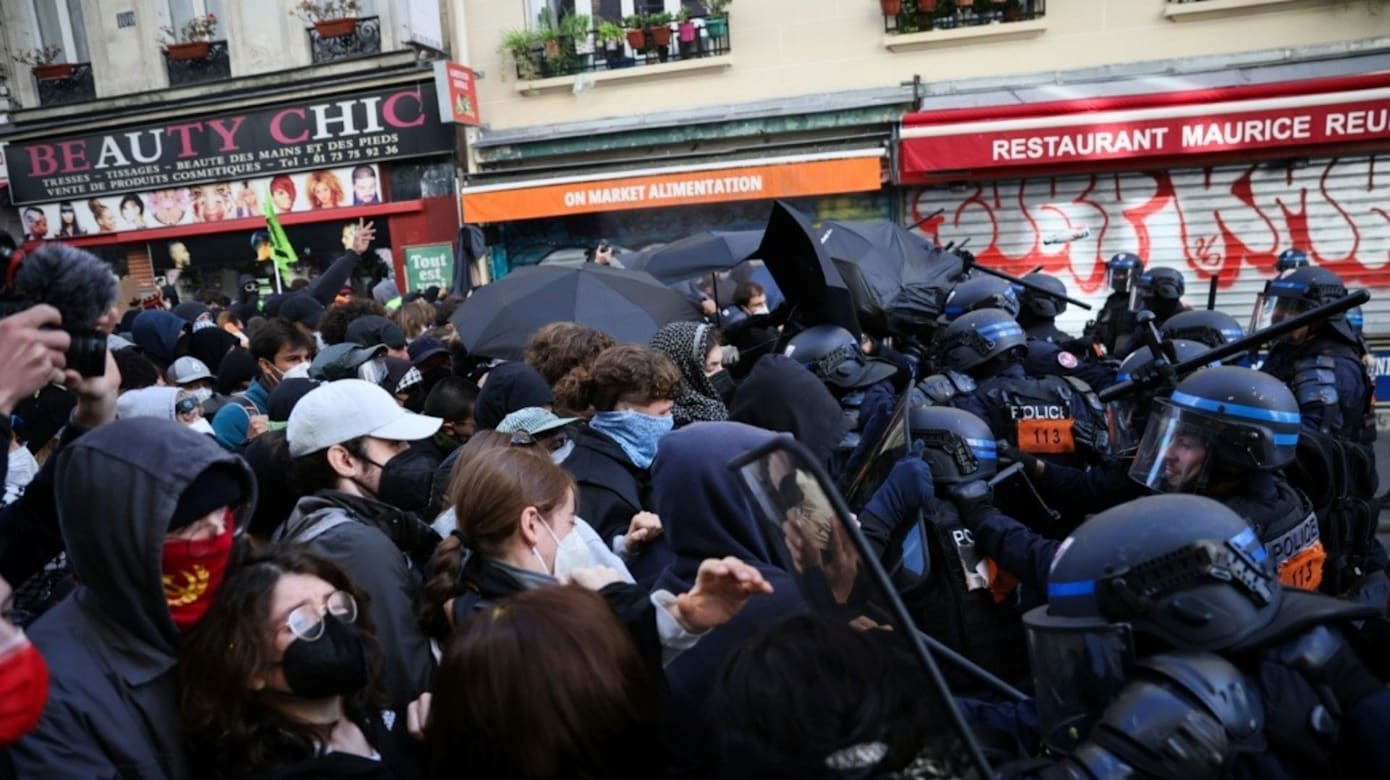 法国多地爆发示威活动 抗议物价高涨等问题
