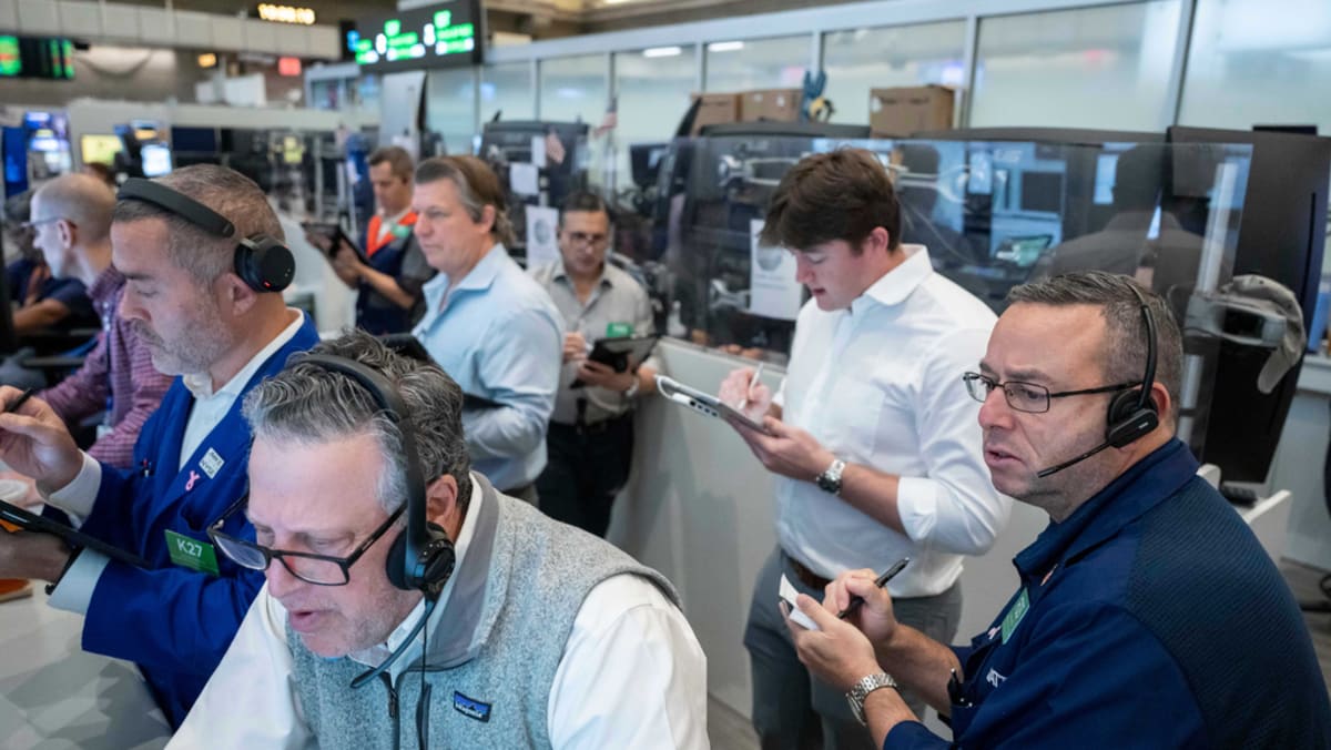Oil rises as Saudi Arabia vows response to attacks